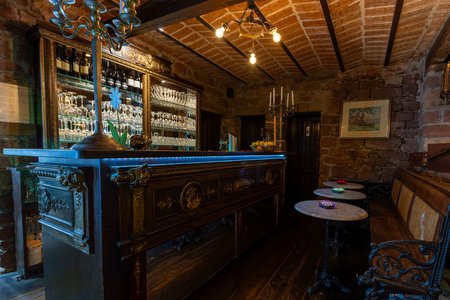 Die Bar im Caveau Weinstube in Gleiszellen-Gleishorbach - 